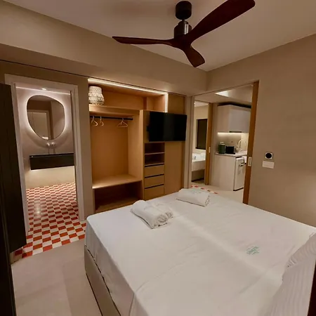 Bluewaves Sunstone Terrace House 펜션 *